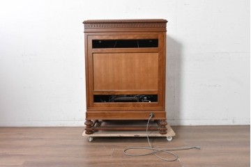 イギリスヴィンテージ　1970年から1980年頃　特注　激レア!!　リメイク品　クラシカルな装飾がふんだんにあしらわれた凝ったつくりのオーディオキャビネット　(R-090919)