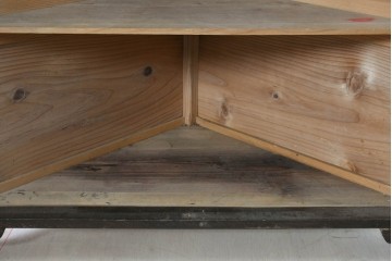 和製アンティーク　大正期から昭和初期　前面(栓材)　深みのある色合いと布張り扉が趣深いコーナーキャビネット　(R-090921)