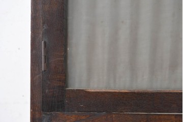 和製アンティーク　大正期から昭和初期　前面(栓材)　深みのある色合いと布張り扉が趣深いコーナーキャビネット　(R-090921)