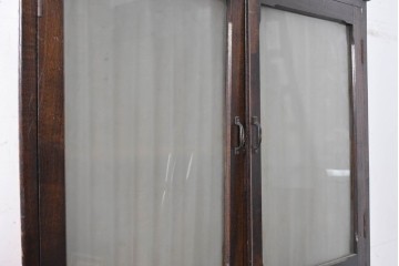 和製アンティーク　大正期から昭和初期　前面(栓材)　深みのある色合いと布張り扉が趣深いコーナーキャビネット　(R-090921)