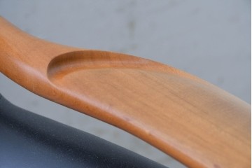 中古　美品　希少!!　絶版品　本革(レザー)　キタニ(KITANI)　Finn Juhl(フィン・ユール)デザイン　FJ-02　美しい曲線を描く2人掛けソファ　定価108万円　(R-090923)