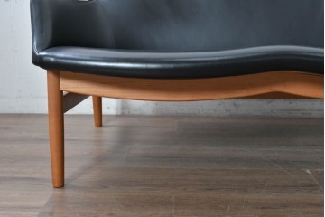 中古　美品　希少!!　絶版品　本革(レザー)　キタニ(KITANI)　Finn Juhl(フィン・ユール)デザイン　FJ-02　美しい曲線を描く2人掛けソファ　定価108万円　(R-090923)