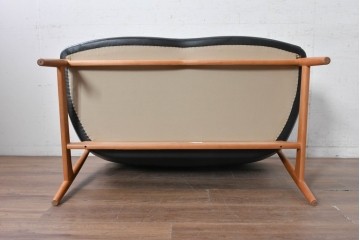 中古　美品　希少!!　絶版品　本革(レザー)　キタニ(KITANI)　Finn Juhl(フィン・ユール)デザイン　FJ-02　美しい曲線を描く2人掛けソファ　定価108万円　(R-090923)