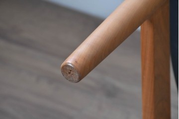中古　美品　希少!!　絶版品　本革(レザー)　キタニ(KITANI)　Finn Juhl(フィン・ユール)デザイン　FJ-02　美しい曲線を描く2人掛けソファ　定価108万円　(R-090923)