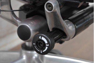 中古　okamura(オカムラ)　Contessa(コンテッサ)　ハンガー付き　鮮やかなレッドが映えるオフィスチェア　定価約34万円　(R-090925)