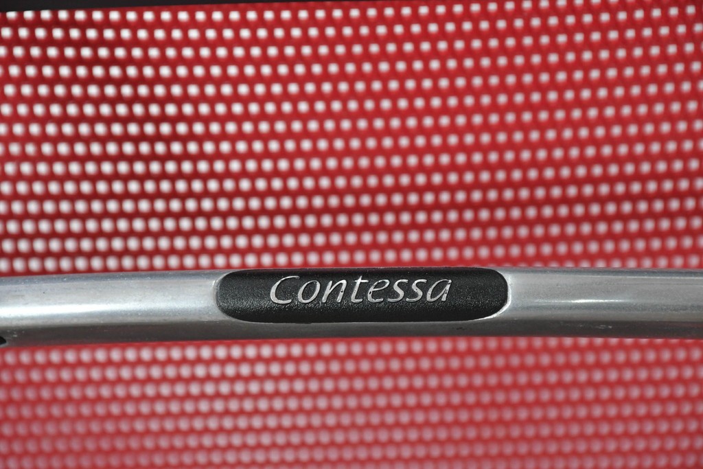 中古　okamura(オカムラ)　Contessa(コンテッサ)　ハンガー付き　鮮やかなレッドが映えるオフィスチェア　定価約34万円　(R-090925)