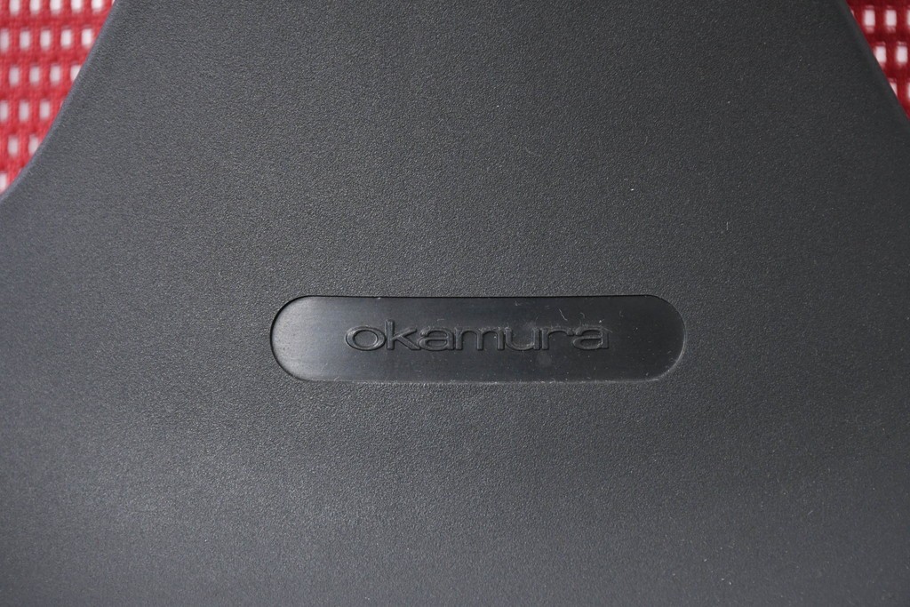 中古　okamura(オカムラ)　Contessa(コンテッサ)　ハンガー付き　鮮やかなレッドが映えるオフィスチェア　定価約34万円　(R-090925)