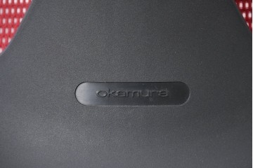 中古　okamura(オカムラ)　Contessa(コンテッサ)　ハンガー付き　鮮やかなレッドが映えるオフィスチェア　定価約34万円　(R-090925)