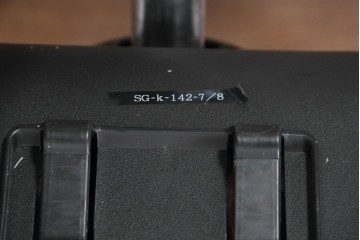 中古　okamura(オカムラ)　Contessa(コンテッサ)　ハンガー付き　鮮やかなレッドが映えるオフィスチェア　定価約34万円　(R-090925)