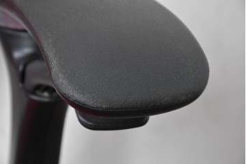 中古　okamura(オカムラ)　Contessa(コンテッサ)　鮮やかなレッドが映えるオフィスチェア　定価約31万円　(R-090926)