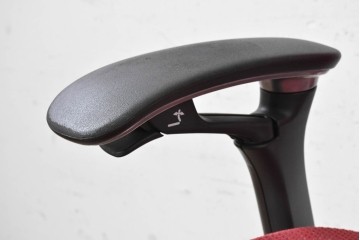 中古　okamura(オカムラ)　Contessa(コンテッサ)　鮮やかなレッドが映えるオフィスチェア　定価約31万円　(R-090926)
