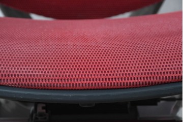 中古　okamura(オカムラ)　Contessa(コンテッサ)　鮮やかなレッドが映えるオフィスチェア　定価約31万円　(R-090926)