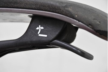 中古　okamura(オカムラ)　Contessa(コンテッサ)　鮮やかなレッドが映えるオフィスチェア　定価約31万円　(R-090927)
