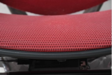 中古　okamura(オカムラ)　Contessa(コンテッサ)　鮮やかなレッドが映えるオフィスチェア　定価約31万円　(R-090927)