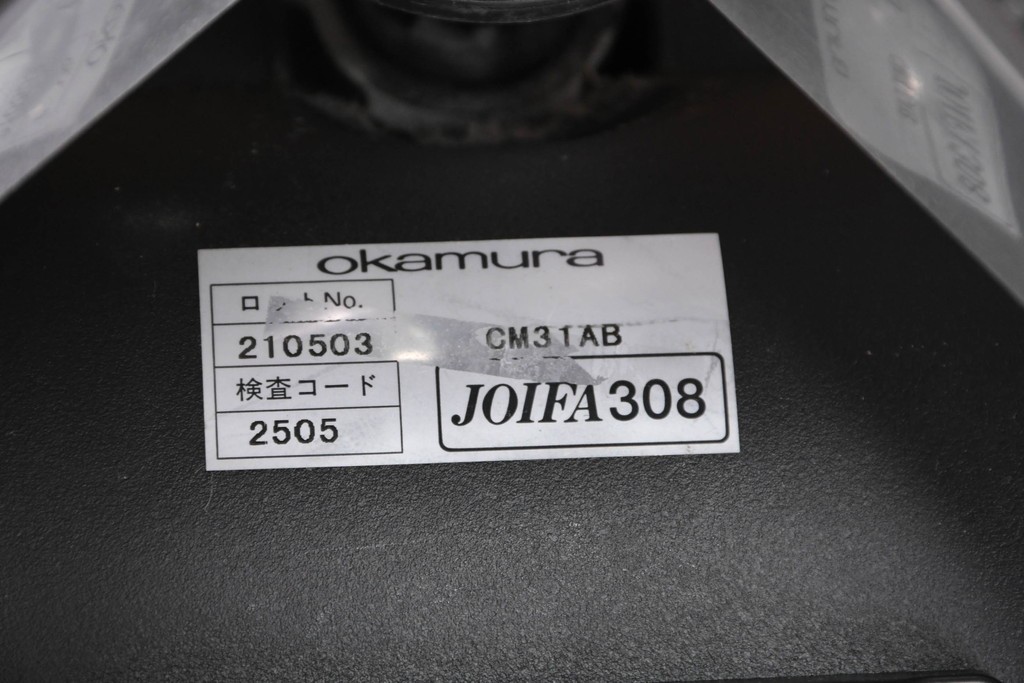 中古　okamura(オカムラ)　Contessa(コンテッサ)　鮮やかなレッドが映えるオフィスチェア　定価約31万円　(R-090927)