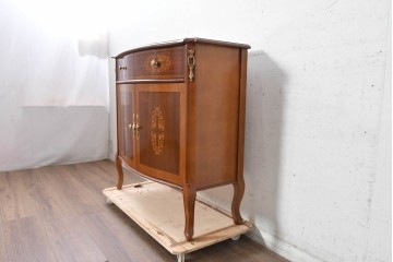 中古　美品　イタリア　象嵌と猫脚が優美なサイドボード　(R-090933)