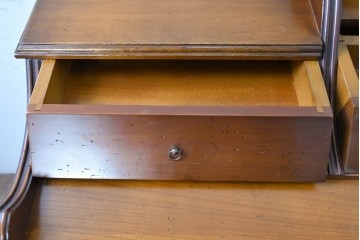 中古　美品　フランス　輸入家具　アンティーク調のシャッター扉付きライティングビューロー　定価推定約35万円　(R-090934)
