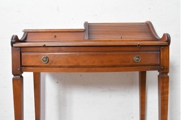 中古　美品　フランス　輸入家具　アンティーク調のシャッター扉付きライティングビューロー　定価推定約35万円　(R-090934)