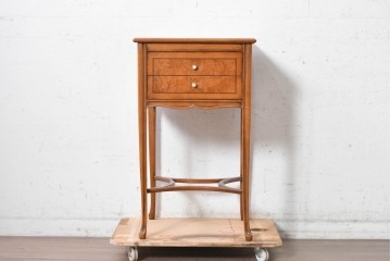中古　美品　イタリア高級家具　メデア(Medea)　杢目が美しい引き出し付きサイドテーブル　(R-090935)