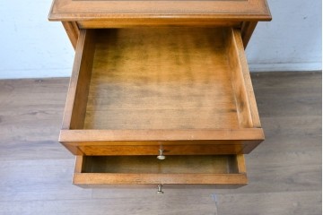 中古　美品　イタリア高級家具　メデア(Medea)　杢目が美しい引き出し付きサイドテーブル　(R-090935)