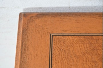 中古　美品　イタリア高級家具　メデア(Medea)　杢目が美しい引き出し付きサイドテーブル　(R-090935)
