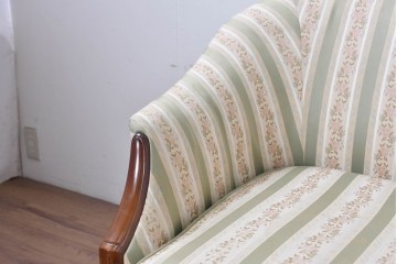 中古　神戸洋家具　メープル不二屋　クラシカルな佇まいの2人掛けソファ　(R-090938)