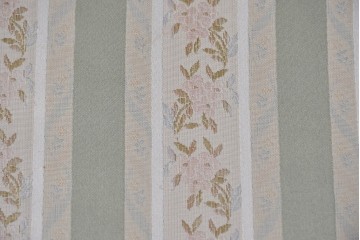 中古　神戸洋家具　メープル不二屋　クラシカルな佇まいの2人掛けソファ　(R-090938)