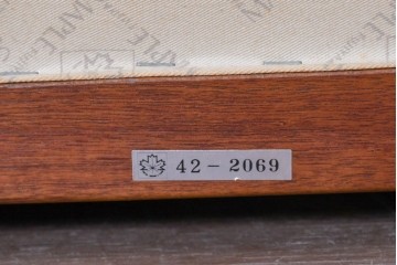 中古　神戸洋家具　メープル不二屋　クラシカルな佇まいの2人掛けソファ　(R-090938)