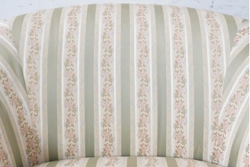 中古　神戸洋家具　メープル不二屋　花柄ストライプの張地が上品なラウンジチェア　(R-090939)
