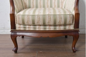 中古　神戸洋家具　メープル不二屋　花柄ストライプの張地が上品なラウンジチェア　(R-090939)