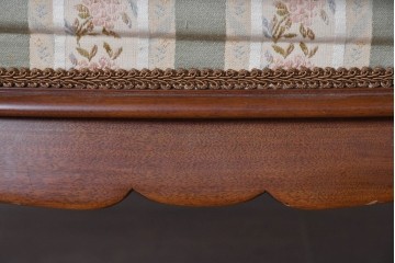 中古　神戸洋家具　メープル不二屋　花柄ストライプの張地が上品なラウンジチェア　(R-090939)