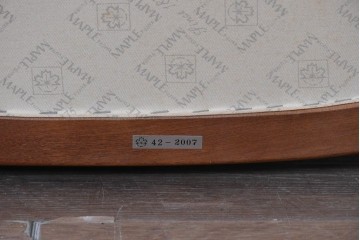 中古　神戸洋家具　メープル不二屋　花柄ストライプの張地が上品なラウンジチェア　(R-090939)