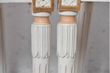 中古　イタリア高級家具　Mario Colciago&Figli(マリオ・コルチャゴ)　ロココ調　花柄の張地と繊細な装飾が華やかなダイニングチェア2脚セット　(R-090941)