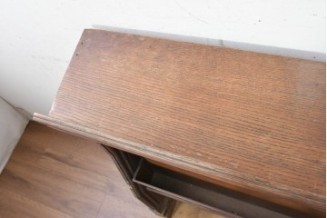 イギリスアンティーク　オーク材　アーチ状の透かし装飾が趣深いチャーチレクターン　(R-090942)