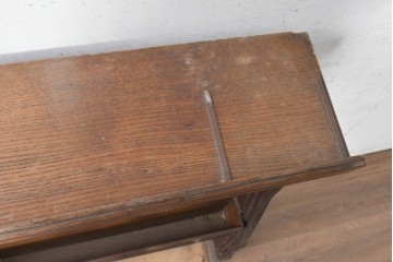 イギリスアンティーク　オーク材　アーチ状の透かし装飾が趣深いチャーチレクターン　(R-090942)