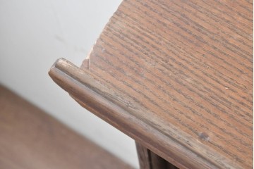 イギリスアンティーク　オーク材　アーチ状の透かし装飾が趣深いチャーチレクターン　(R-090942)