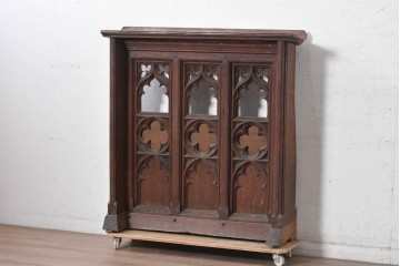 イギリスアンティーク　オーク材　アーチ状の透かし装飾が趣深いチャーチレクターン　(R-090942)