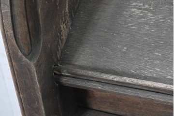 イギリスアンティーク　オーク材　アーチ状の透かしと彫刻装飾が特徴的なチャーチレクターン　(R-090943)