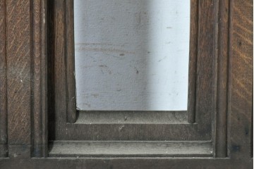 イギリスアンティーク　オーク材　アーチ状の透かしと彫刻装飾が特徴的なチャーチレクターン　(R-090943)