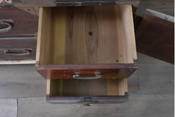 和製アンティーク　明治期　相馬箪笥　前面欅(ケヤキ)材　重厚な飾り金具と木目が魅力の重ね箪笥　(R-090947)