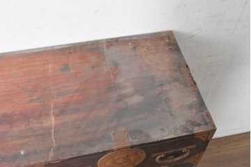 和製アンティーク　明治期　相馬箪笥　前面欅(ケヤキ)材　重厚な飾り金具と木目が魅力の重ね箪笥　(R-090947)
