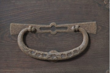和製アンティーク　明治期　相馬箪笥　前面欅(ケヤキ)材　重厚な飾り金具と木目が魅力の重ね箪笥　(R-090947)