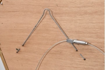中古　ベルギー製　ロココ調　シェルモチーフが華やかなゴールドカラーのウォールミラー　(R-090948)