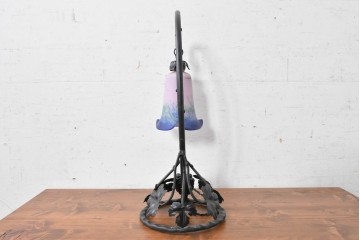 中古　アンティーク調　葡萄モチーフと淡い色合いのガラスシェードが美しいテーブルランプ　(R-090949)