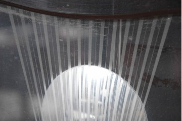 和製アンティーク　昭和初期から昭和中期　愛知時計電機(アイチ、AICHI)　ガラスのデザインが印象的な掛け時計　(R-090950)