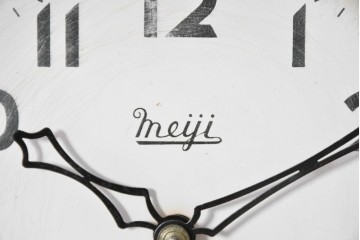 和製ヴィンテージ　昭和中期　Meiji(明治時計社)　木製ケースの装飾が趣深い掛け時計　(R-090953)