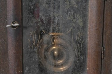 和製アンティーク　大正ロマン　丁寧に彫り込まれた彫刻入り掛け時計　(R-090954)