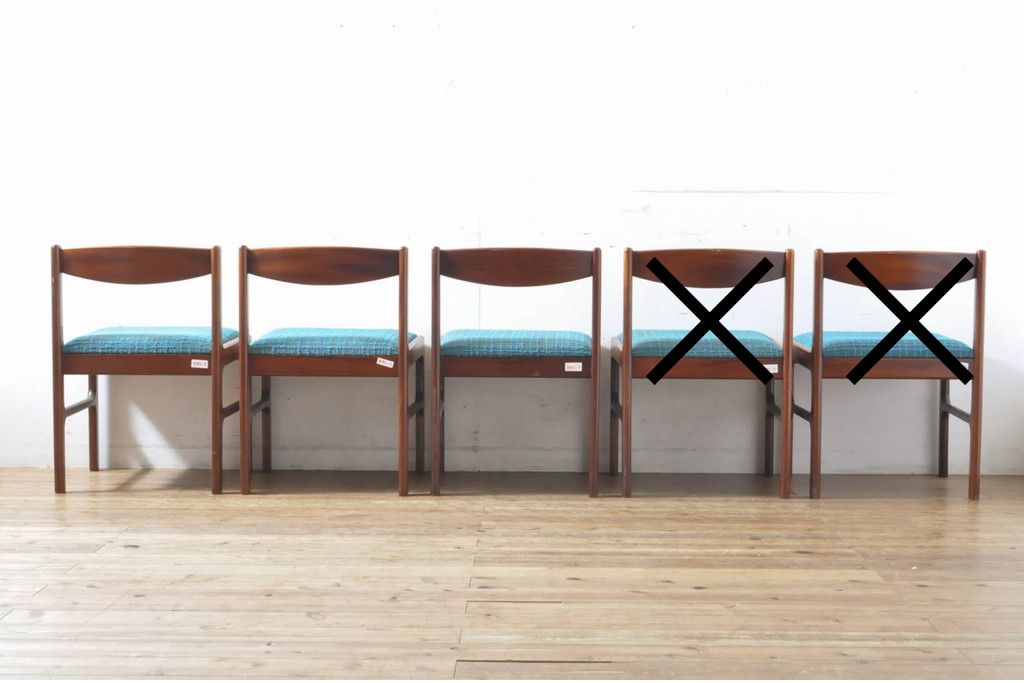 イギリスヴィンテージ　1970年頃　A.H.McIntosh(マッキントッシュ)社　チーク材　明るいブルーのファブリックが目を引くダイニングチェア3脚セット　(R-090958)