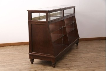中古　すっきりとした直線美が際立つ脚付きガラスケース　(R-090959)