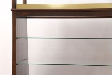 中古　すっきりとした直線美が際立つ脚付きガラスケース　(R-090959)